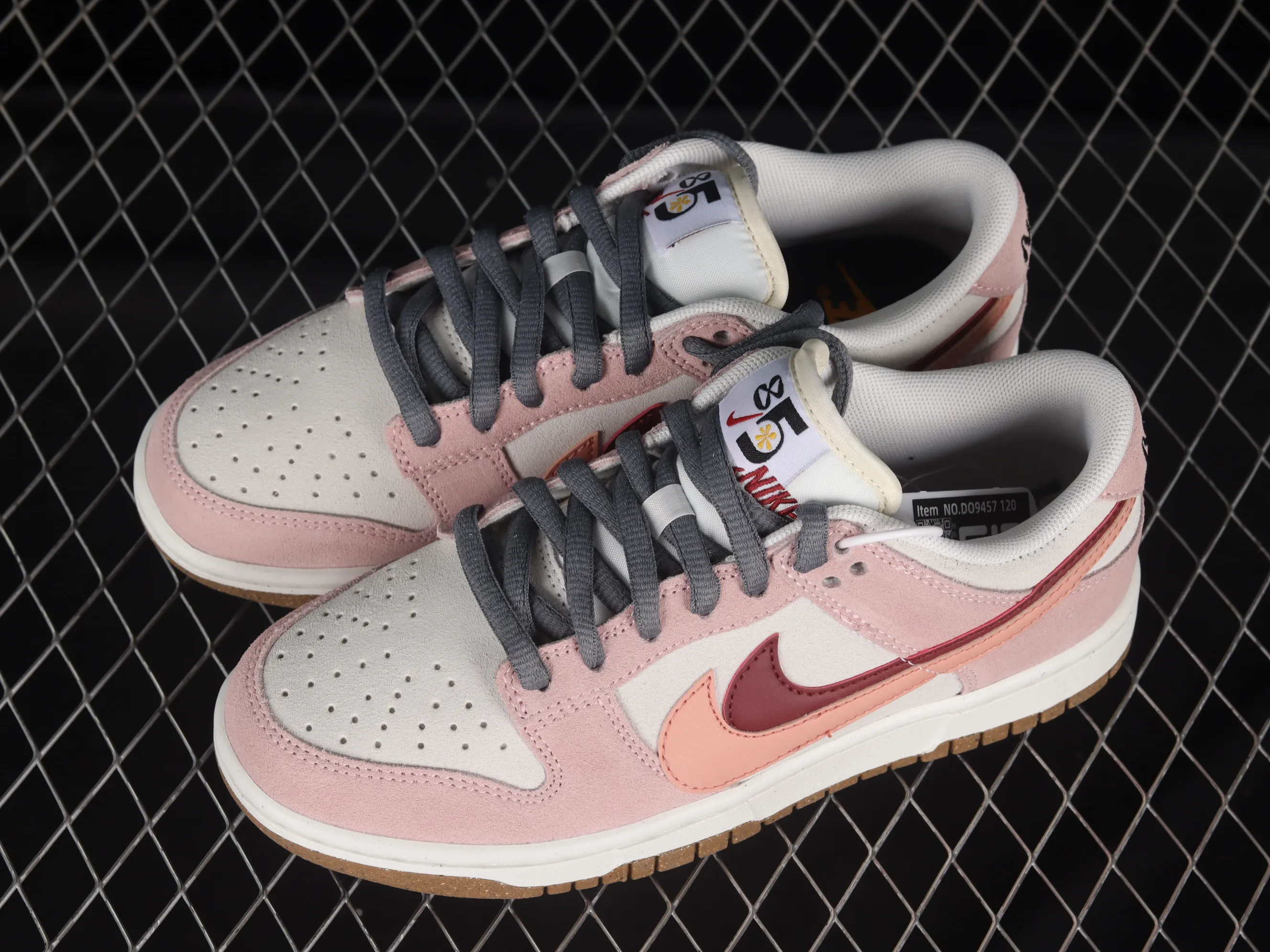 All Categories Nk SB Dunk Series Nk SB Dunk Low Low-top sneakers Nk SB Dunk Low "85" Coconut milk powder Panda knows magic SB low-top sports and leisure sneakers DO9457-120